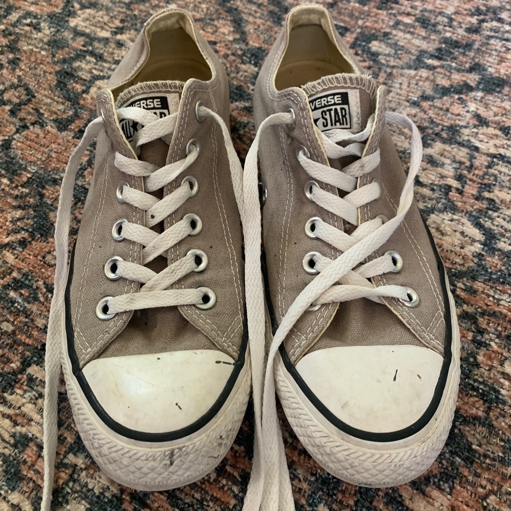 Grey Converse Allstar sneakers